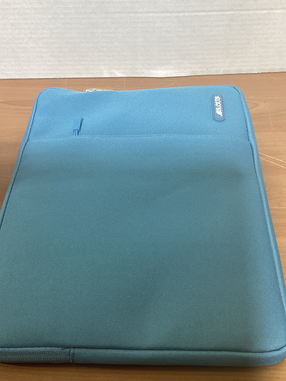 Mosiso
Light Blue Padded Tablet Sleeve with Front Pocket
